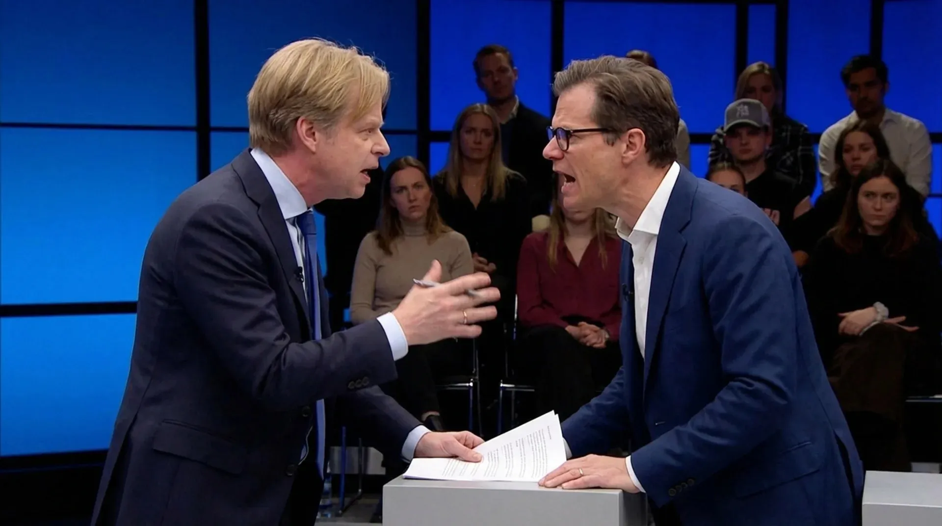 Clement Kjersgaard konfronterer Carsten Egeriis i Debatten på DR2
